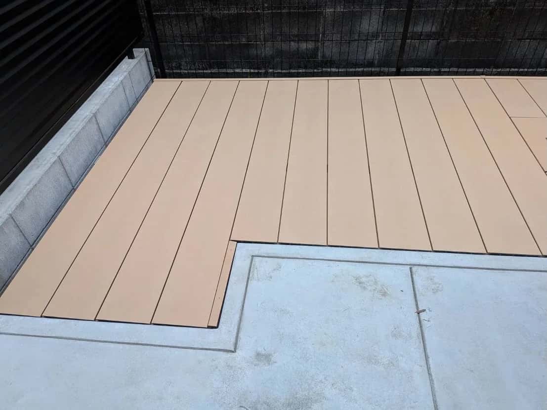 上から見た、完成後のウッドデッキの床板